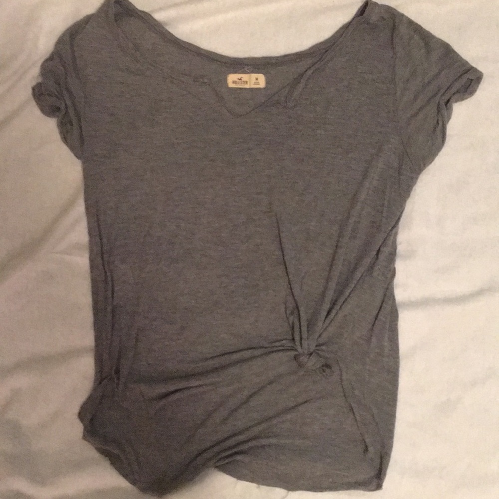 Short sleeve, grey knotted top!